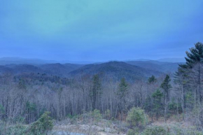 Peaceful Horizons - Mountain Views Cabin with Hot Tub and Outdoor Firepit